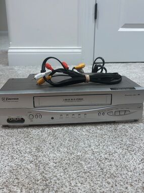 Vintage and Rare Emerson VHS Player, TESTED AND WORKING! RCA Cable Included